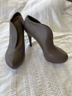 New Audrey Brooke Women’s Brown High Heel Ankle Booties